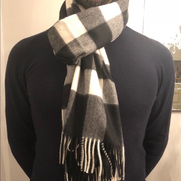 BURBERRY Mega Check Cashmere Scarf - Picture 5 of 7